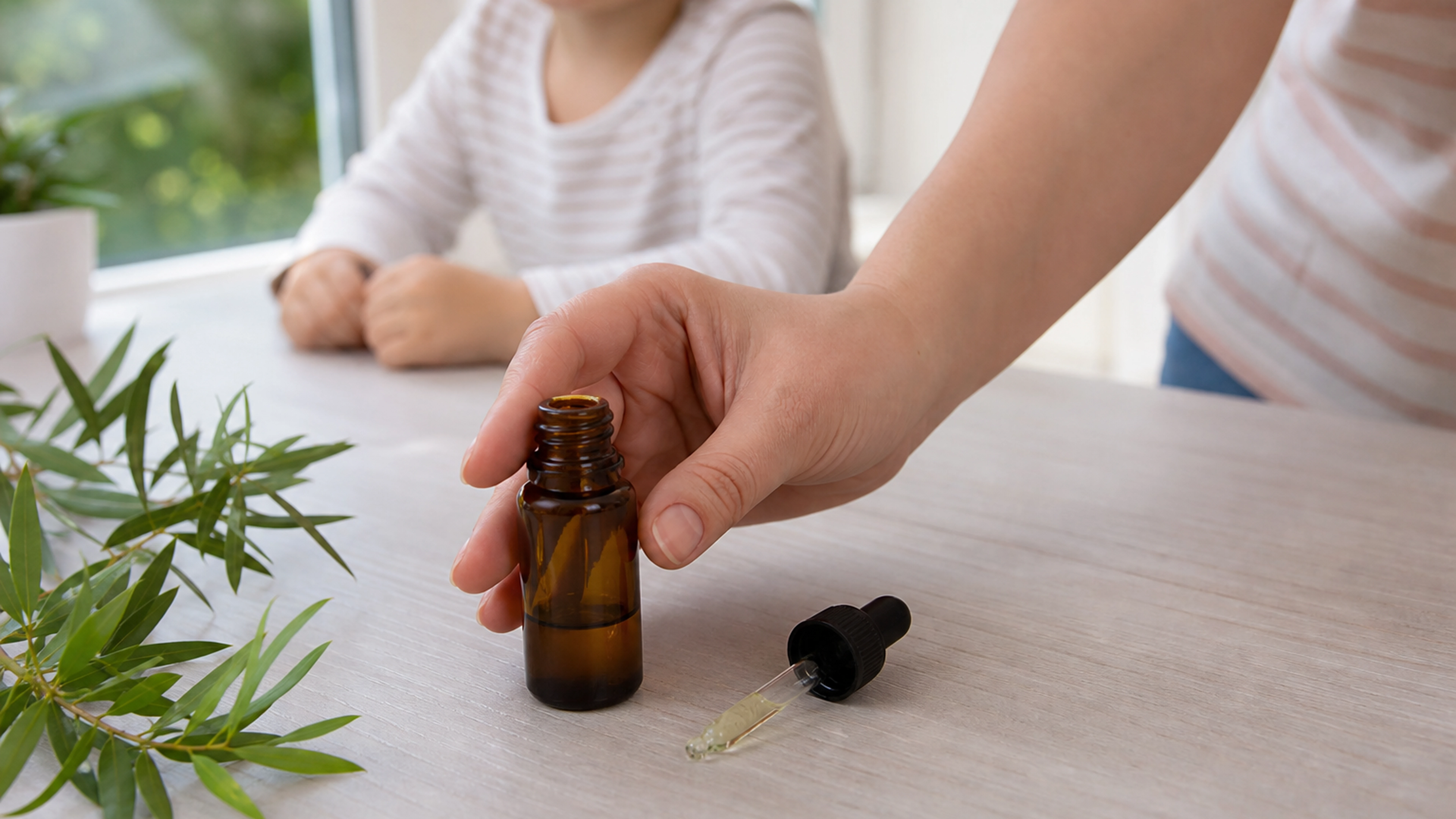 Illustration éditoriale pour l’article « Intoxication à l'huile essentielle de tea tree : vos précautions »